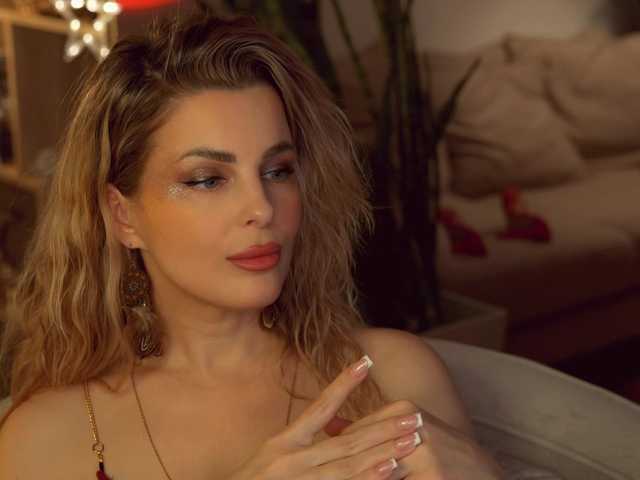 -Queen-Maria-'s BongaCams show and profile