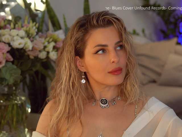  -Queen-Maria- chat room