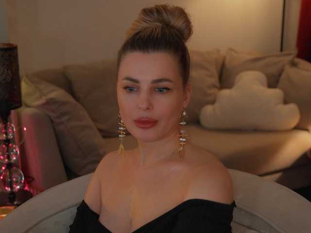 -Queen-Maria- live cam
