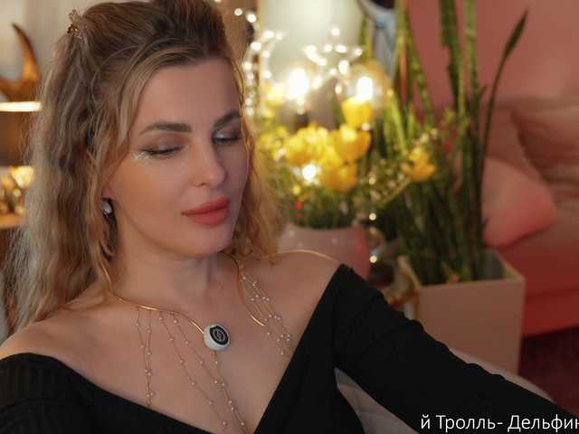  -Queen-Maria- chat room