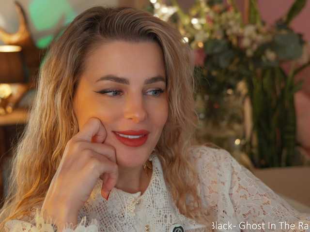 -queen-maria- cam belle
