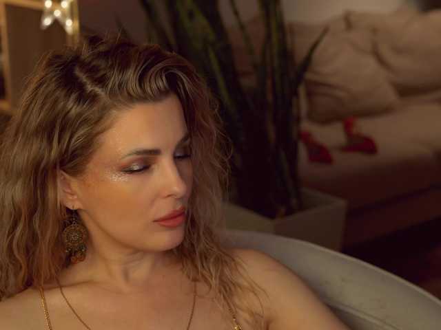  -Queen-Maria- chat room