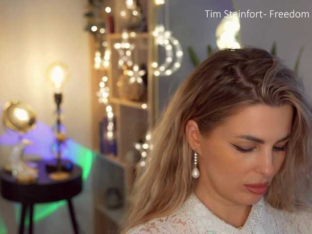  -Queen-Maria- chat room