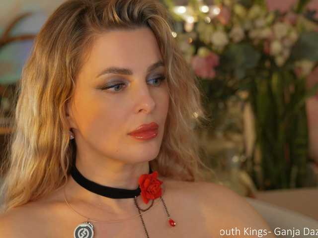-queen-maria- live sex show