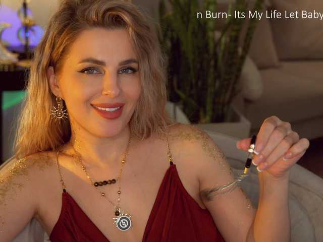 -Queen-Maria-'s BongaCams show and profile