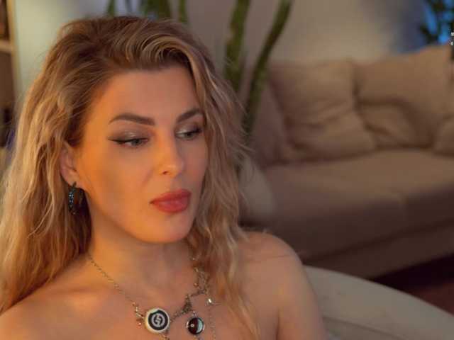  -Queen-Maria- chat room