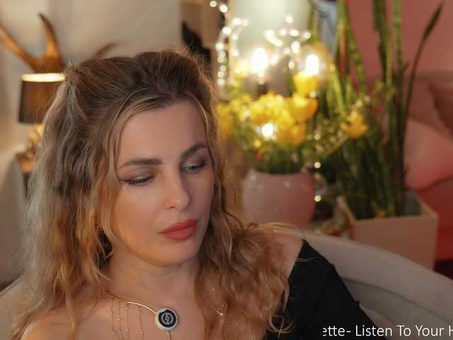  -Queen-Maria- chat room