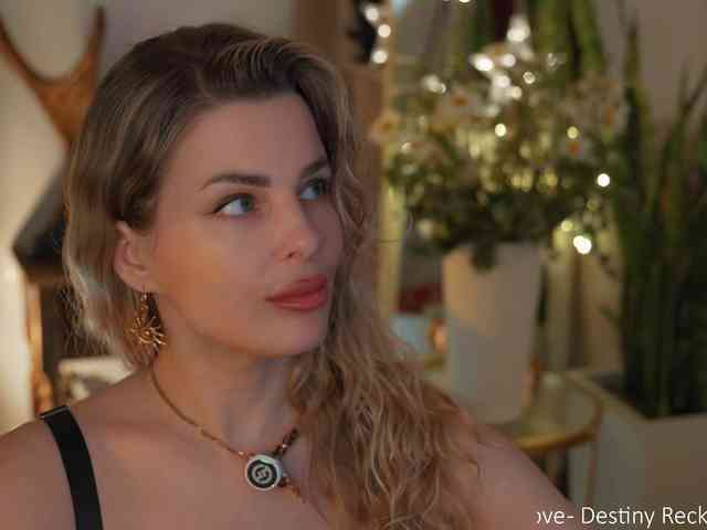 _Lady_M_ webcam