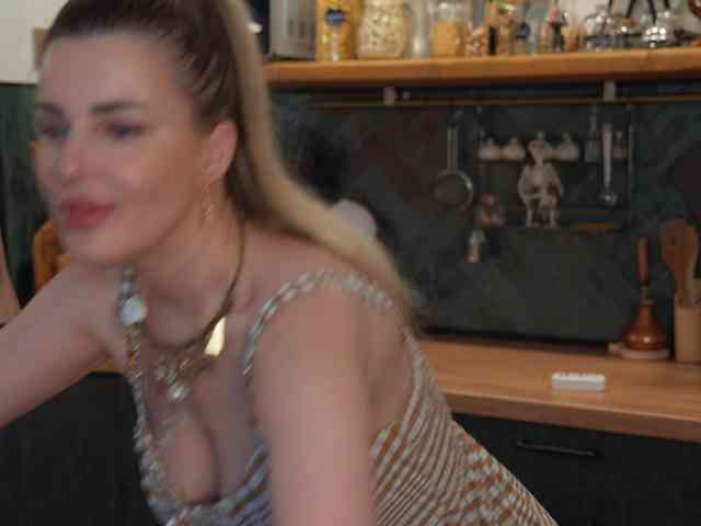 Model: _Lady_M_