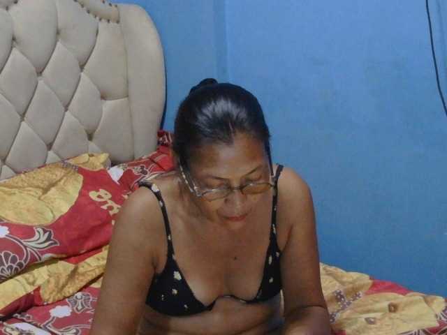 hOtGranny4u live cam on BongaCams