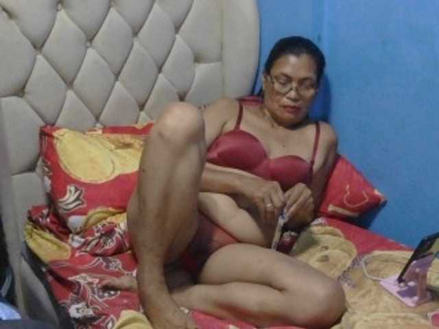 hOtGranny4u live cam on BongaCams