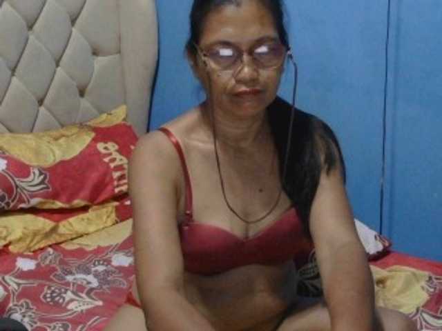 hOtGranny4u live cam on BongaCams
