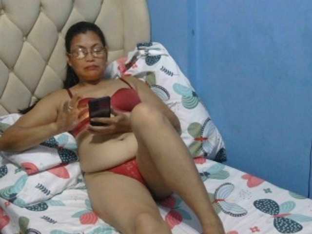 hOtGranny4u live cam on BongaCams