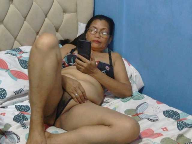 hOtGranny4u live cam on BongaCams