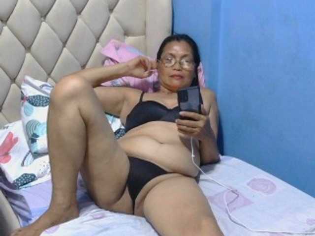 hOtGranny4u live cam on BongaCams