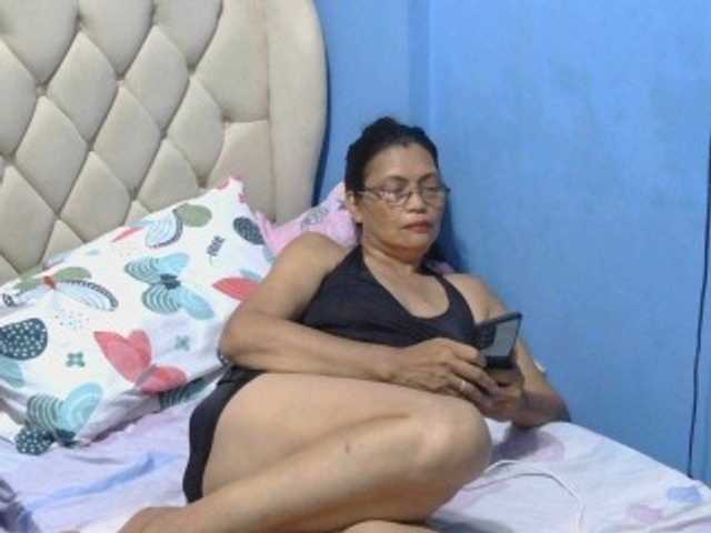 hOtGranny4u live cam on BongaCams