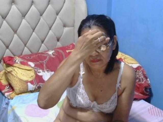 hOtGranny4u live cam on BongaCams