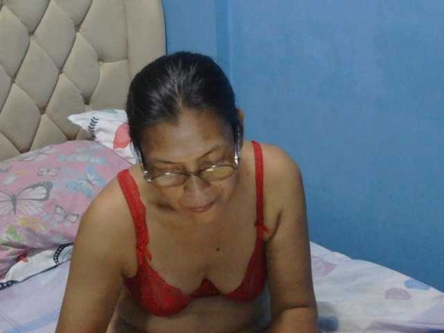 hOtGranny4u live cam on BongaCams