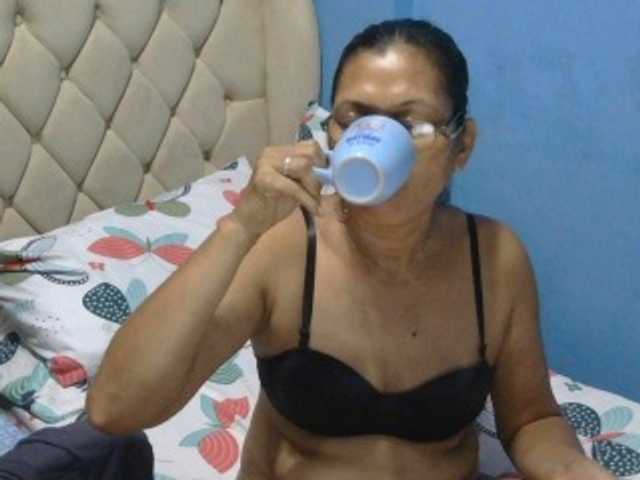 hOtGranny4u live cam on BongaCams
