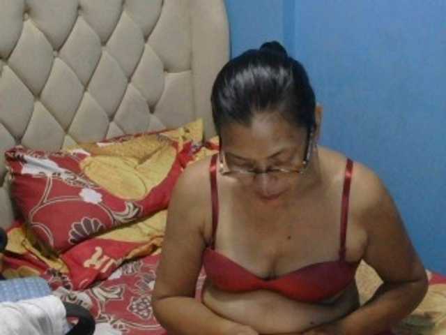 hOtGranny4u live cam on BongaCams