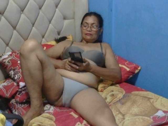 hOtGranny4u live cam on BongaCams
