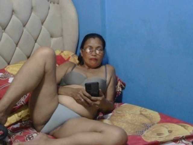 hOtGranny4u live cam on BongaCams