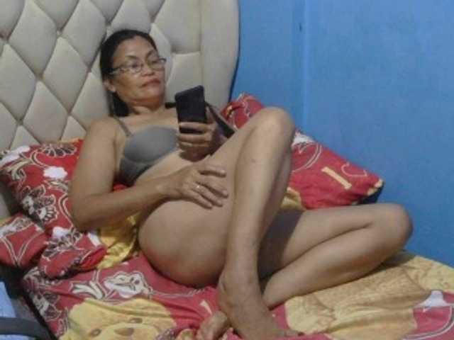 hOtGranny4u live cam on BongaCams