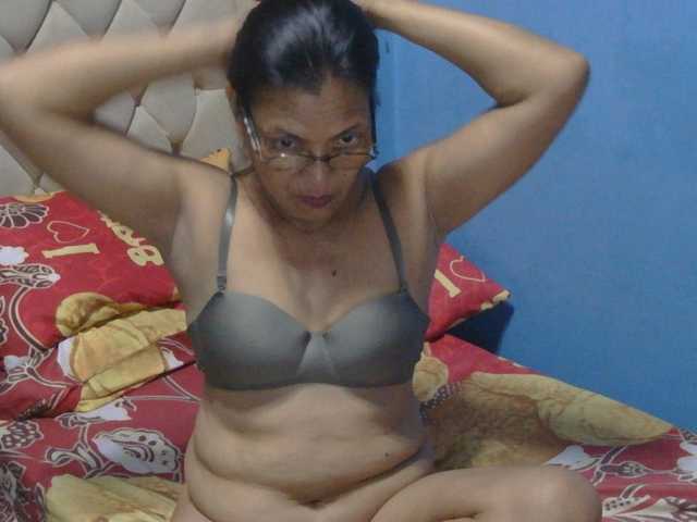 hOtGranny4u live cam on BongaCams