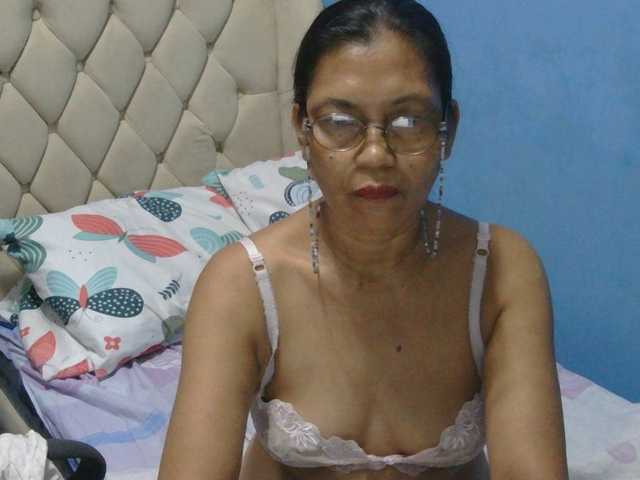 hOtGranny4u live cam on BongaCams