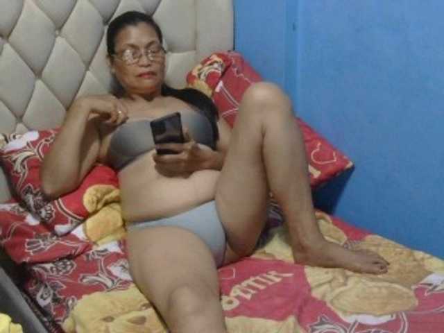 hOtGranny4u live cam on BongaCams