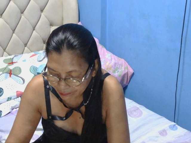 hOtGranny4u live cam on BongaCams