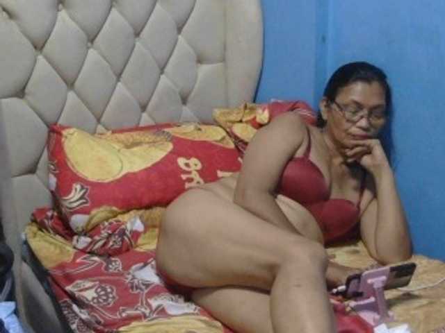 hOtGranny4u live cam on BongaCams