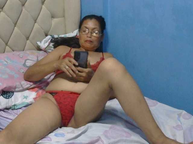 hOtGranny4u live cam on BongaCams