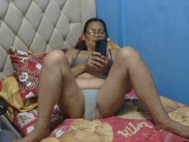 hOtGranny4u live cam on BongaCams