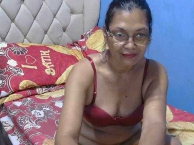 hOtGranny4u live cam on BongaCams