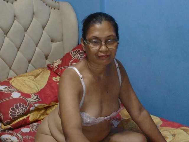 hOtGranny4u live cam on BongaCams