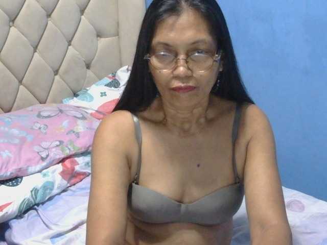 hOtGranny4u live cam on BongaCams