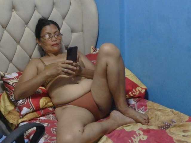 hOtGranny4u live cam on BongaCams