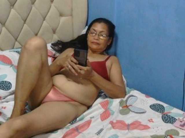 hOtGranny4u live cam on BongaCams