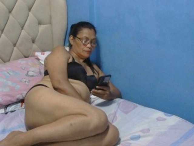 hOtGranny4u live cam on BongaCams