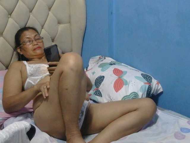 hOtGranny4u live cam on BongaCams