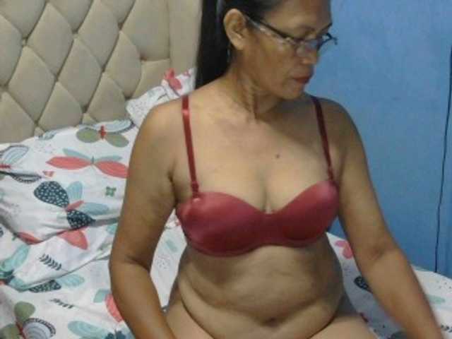 hOtGranny4u live cam on BongaCams