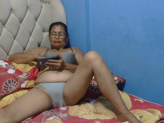hOtGranny4u live cam on BongaCams