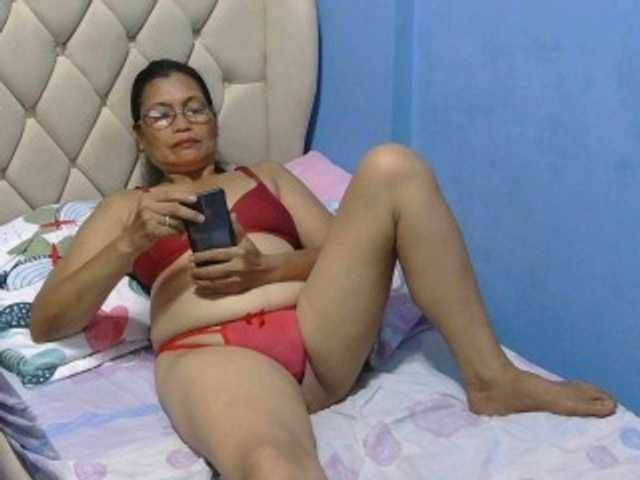 hOtGranny4u live cam on BongaCams