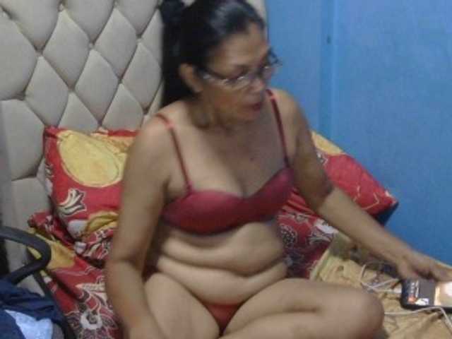 hOtGranny4u live cam on BongaCams