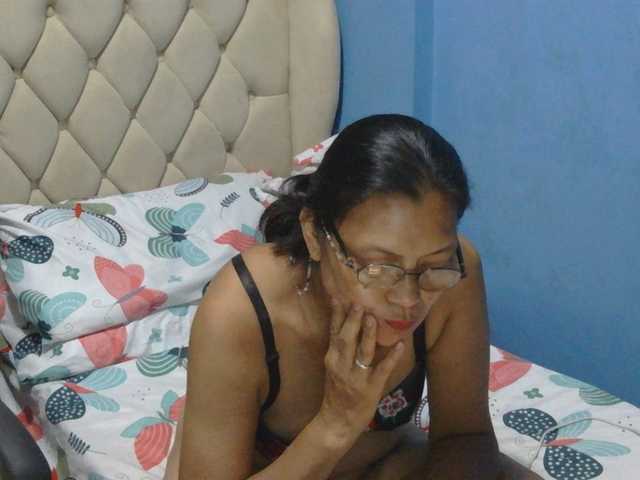 hOtGranny4u live cam on BongaCams