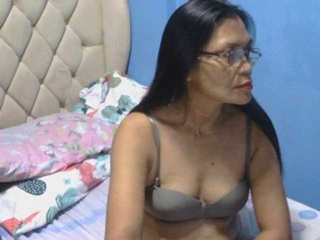 hOtGranny4u live cam on BongaCams