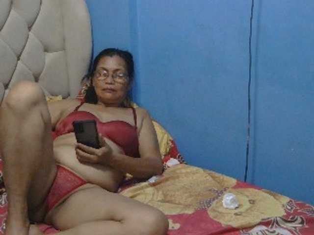 hOtGranny4u live cam on BongaCams