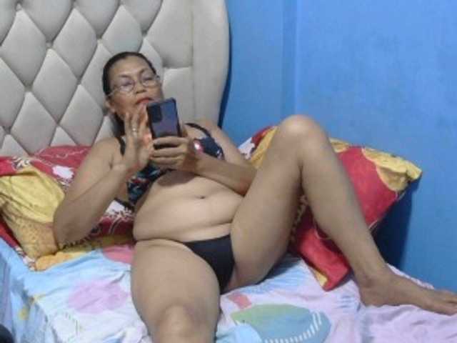 hOtGranny4u live cam on BongaCams