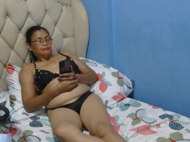 hOtGranny4u live cam on BongaCams